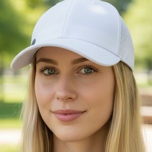 GAIAM Sleek White Women's Hat